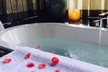 广州花都区水疗池中的失重冥想：当身体学会漂浮